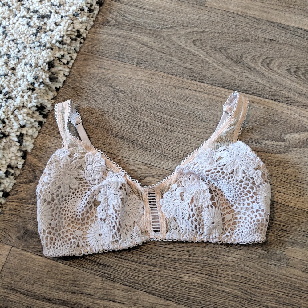 VICTORIA'S SECRET Crochet Floral Lace Bralette